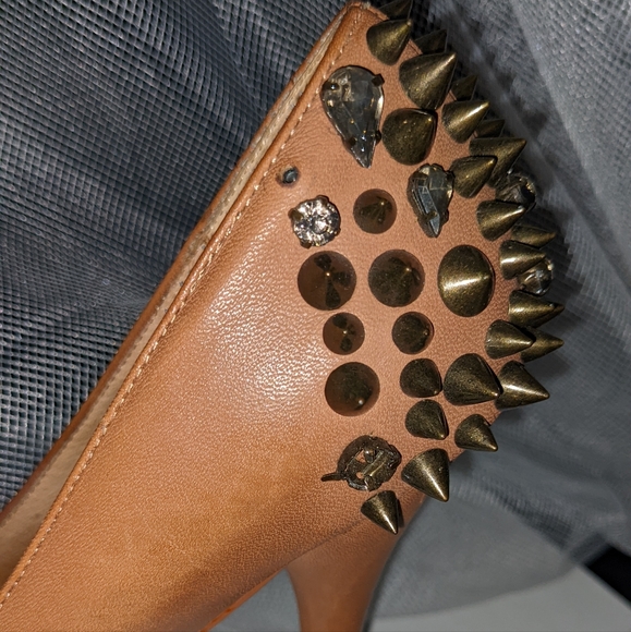 ZIGIny Sly Tan Pumps - Picture 4 of 8